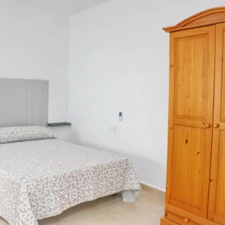 Velarde Iv * קוניל דה לה פרונטרה